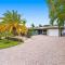 Newly renovated 3 bedrooms near the beach and res1