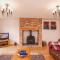 Tolkien View House in Oxford By Beds Away Short Lets & Serviced Accommodation With Outdoor Fireplace & Free Private Parking