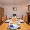 Tolkien View House in Oxford By Beds Away Short Lets & Serviced Accommodation With Outdoor Fireplace & Free Private Parking