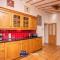 Tolkien View House in Oxford By Beds Away Short Lets & Serviced Accommodation With Outdoor Fireplace & Free Private Parking