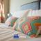 Two Bedroom Apartment By Beds Away Short Lets & Serviced Accommodation Close to Kidlington Airport and Blenheim Palace