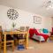 Two Bedroom Apartment By Beds Away Short Lets & Serviced Accommodation Close to Kidlington Airport and Blenheim Palace