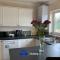 3 Bedroom House For Contractors By Beds Away Short Lets & Serviced Accommodation Oxford With Free Parking for 2 Cars