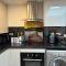 Newly Build 2BR Property with free parking - 海维康
