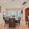 Luxurious 5 bedrooms Jacuzzipool