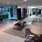 Flat Novo e Moderno a 200m do Shopping , com Piscina wifii 500mbps