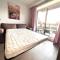 Warm and welcoming Spacious 2bedroom condo - لانغلي