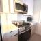 Warm and welcoming Spacious 2bedroom condo - لانغلي