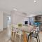 South Bank Stunner! ~ 3 Bed/2 Bath/1Car/Views