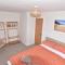 Family House - Breath Taking Views Over Mounts Bay - 纽林