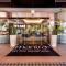 Resort Style Escape King Bed Pool Balcony Resort Style Escape King Bed Pool Balcony