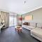 Resort Style City View King Bed Pool Balcony