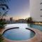 18th Floor Seaview Executive Style King Bed with Pool and Gym