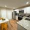 *NEW* Gorgeous Sunshine - 2BD/1BA - Private Fenced Backyard!
