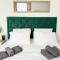 Stylish Apartment Getaway with self check-in and free parking lot - أراد