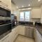 Disney 3 mn, 14 people , 4 bedrooms, 2 parkings privés