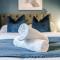 Beautiful Stoke Home Sleeps 10 by PureStay Short Lets - Stoke-on-Trent