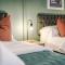 Beautiful Stoke Home Sleeps 10 by PureStay Short Lets - Stoke-on-Trent