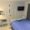 The Reading apartment with gardens, suitable for contractors