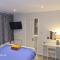 The Reading apartment with gardens, suitable for contractors