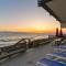 Romantic Getaway - Luxury Oceanfront Studio - Private Balcony - Fireplace - Oceanside