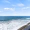 Romantic Getaway - Luxury Oceanfront Studio - Private Balcony - Fireplace - Oceanside