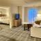 Staybridge Suites Milwaukee West-Oconomowoc by IHG - Oconomowoc
