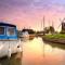 194, Belle Aire, Hemsby - Two bed recently renovated chalet, sleeps 4, pet friendly, free Wi-Fi and bed linen and towels included