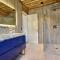 Villa dexception, 5 chambres, 20m plage, spa.