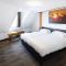 Hotel Blooker