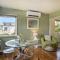 Walk To Beach - EV Charger - Outdoor Dining - 2BR