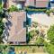 Walk To Beach - BBQ - Fire Pit - Outdoor Dining
