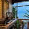 FRONT BEACH BUNGALOW - OUTDOOR SHOWER - Working Desk