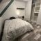 The GREEN HOUSE , grand parking, proche gare, jardin, jacuzzi
