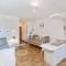 Comfortable studio + pool few steps from beach