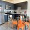 McCormick 2B-2Ba for up to 8 guests with Optional Parking & Gym - Чикаго