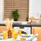 Sleeps 6 - Corporate & Family Stays - FREE Parking & WiFi