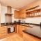 Deluxe City Apt, River Canal View& Free Parking! - 利兹
