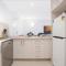 Large 2-bedroom on Flinders