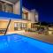 Luxury Villa Seven Seas with infinity heated pool by the sea in Ražanj - Ražanj