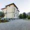 Regal Villa with Como Lake View and Free Parking