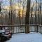 Autumn Wings - Propane Grill, Wifi, Kid Friendly, King Bed, Games, Screen Porch, Pool Access, Hiking