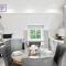 Top Quality 2 Bed 1 Bath Apartments For Contractors By REDWOOD STAYS