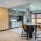 Modern 3 BR home w hot tub movie room dog park