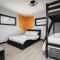 Modern 3 BR home w hot tub movie room dog park