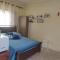 QUARTO CONFORTAVEL COM GARAGEM - أولامبرا