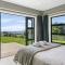 Lake Taupō Luxury Home plus Hideaway Apartment - Taupo