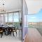 Palm View Paradise 3 bed apartment w private beach - Dubaj