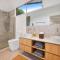 Lake Eildon Retreat - Breathtaking Views - Sleeps 12