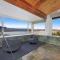 Lake Eildon Retreat - Breathtaking Views - Sleeps 12